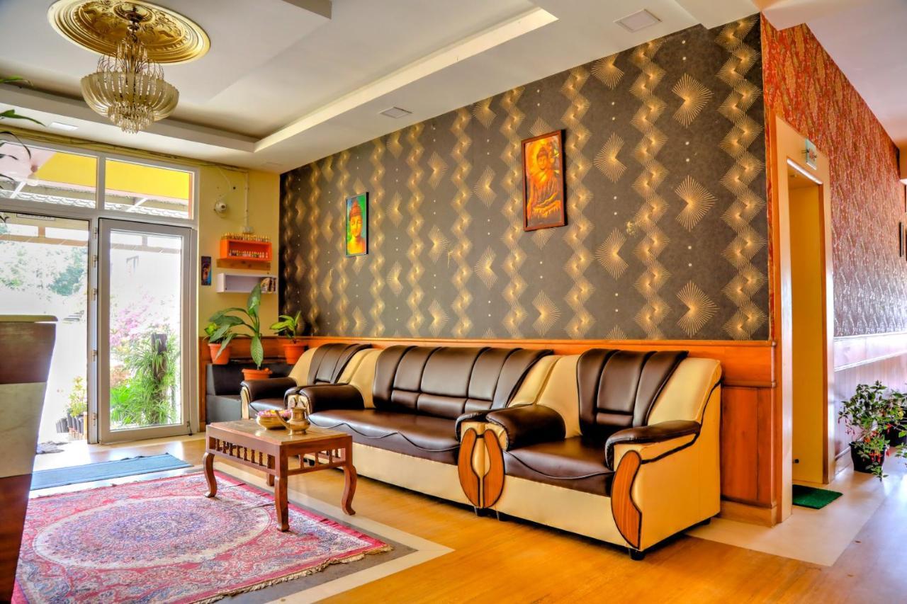 Hotel Jk Grand Йеркауд Екстериор снимка