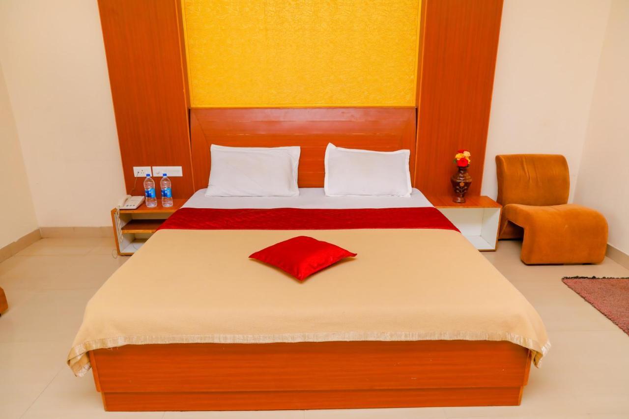 Hotel Jk Grand Йеркауд Екстериор снимка