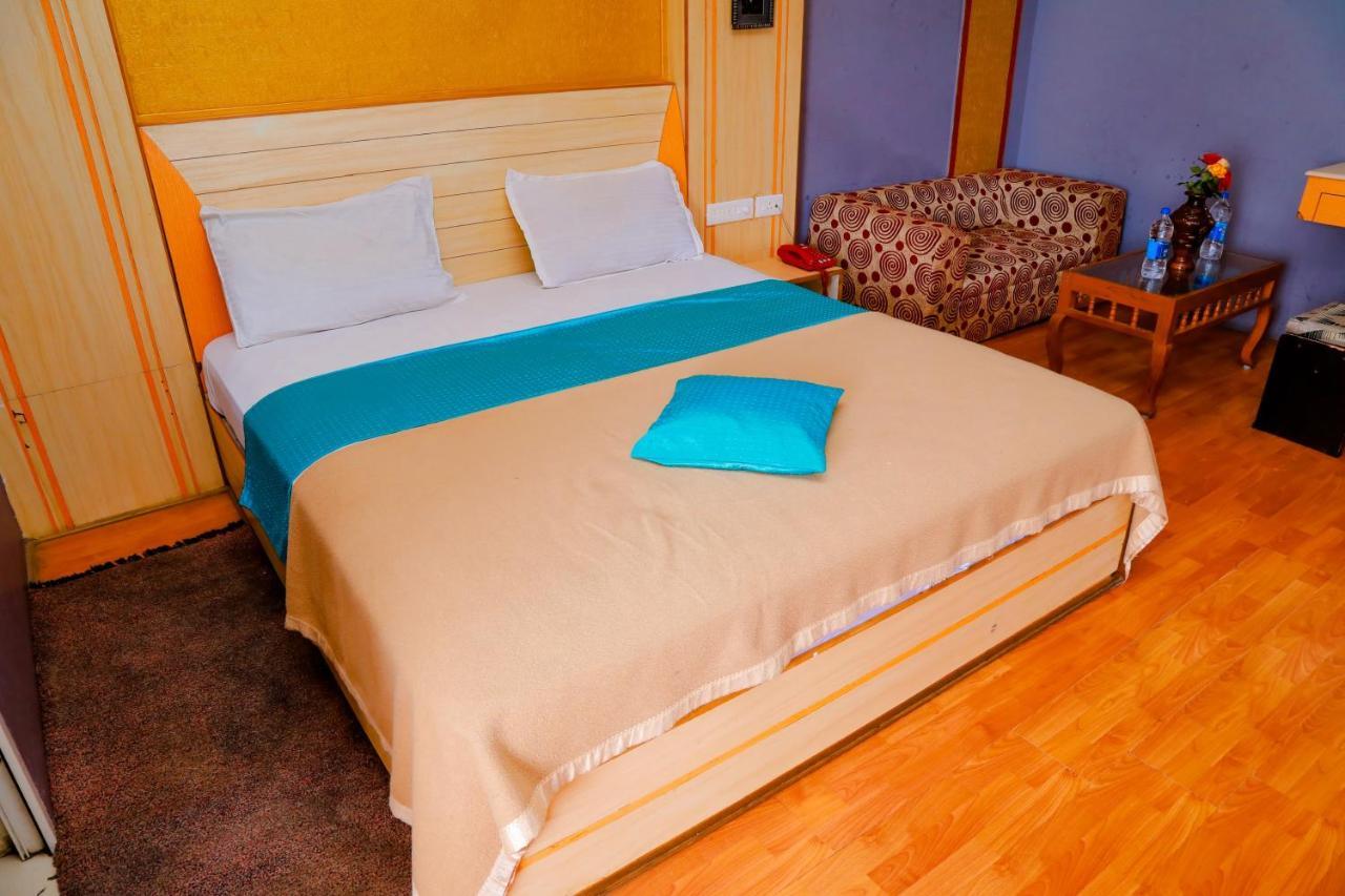 Hotel Jk Grand Йеркауд Екстериор снимка