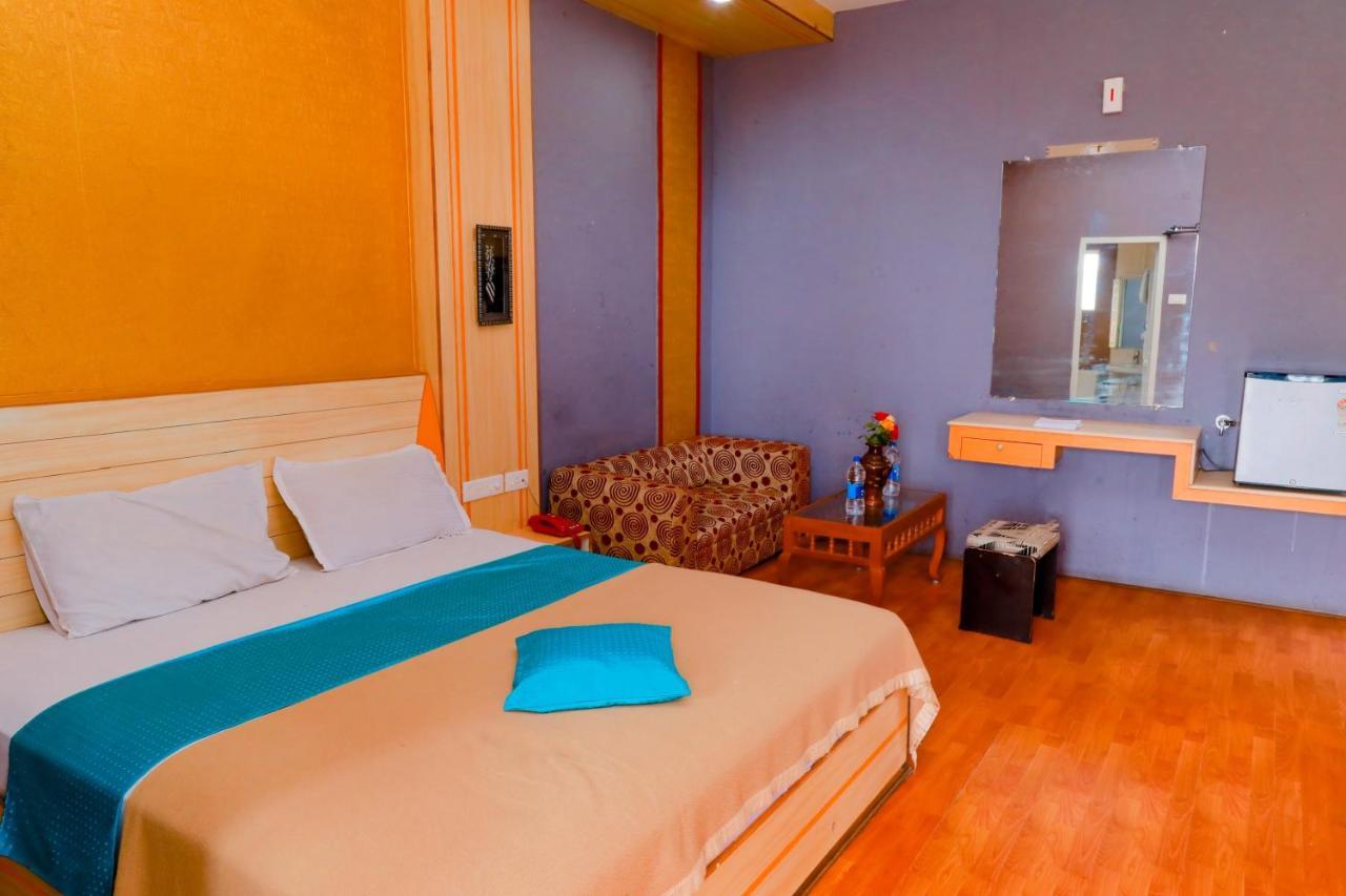 Hotel Jk Grand Йеркауд Екстериор снимка